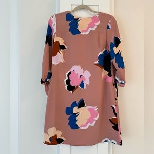 Print quarter sleeve dress.